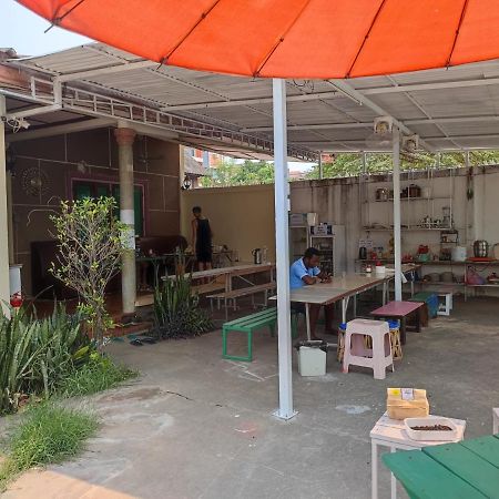 Vernice Backpacker Hostel Vientiane Luaran gambar