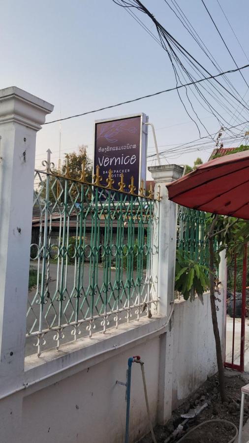 Vernice Backpacker Hostel Vientiane Luaran gambar