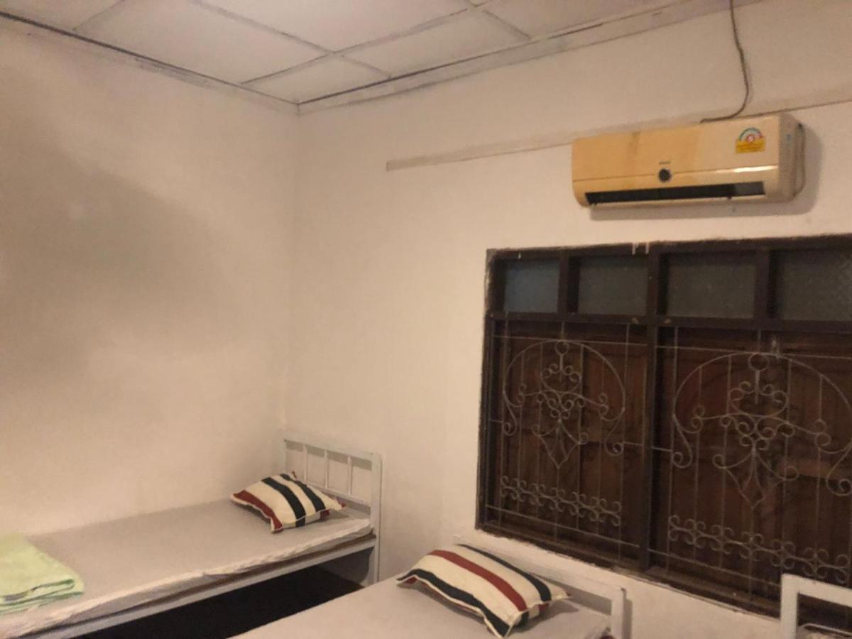 Vernice Backpacker Hostel Vientiane Luaran gambar