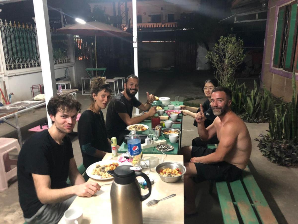 Vernice Backpacker Hostel Vientiane Luaran gambar