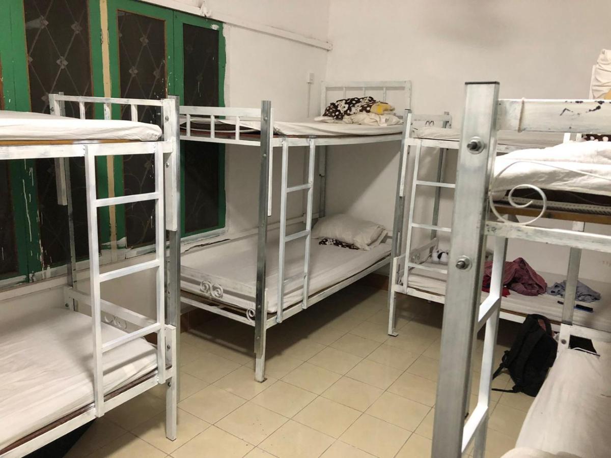 Vernice Backpacker Hostel Vientiane Luaran gambar